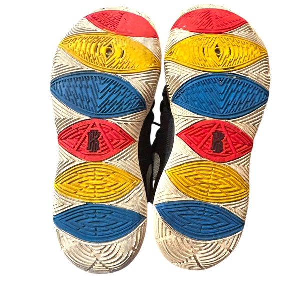 Nike Kyrie FRIENDS size 9 - Picture 8 of 9